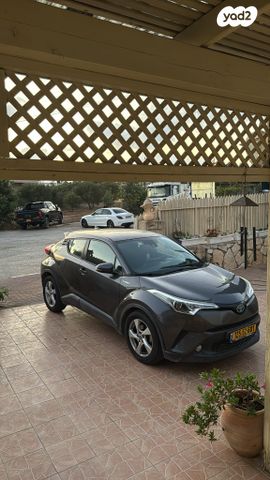 מודעת רכב טויוטה C-HR