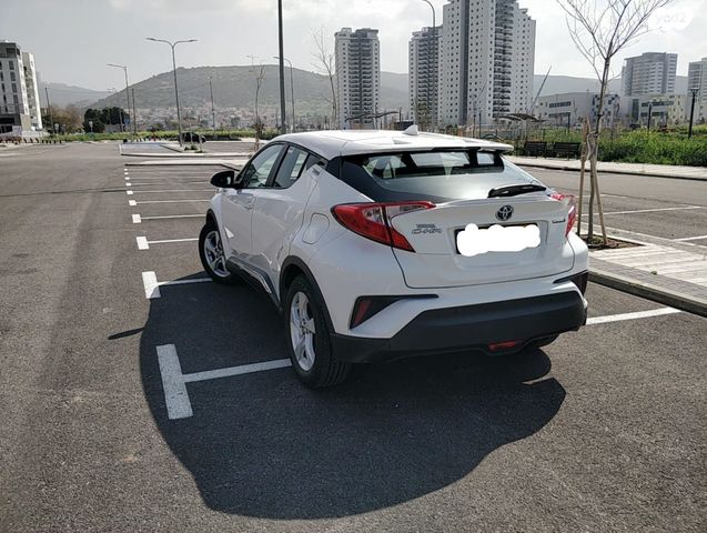 מודעת רכב טויוטה C-HR