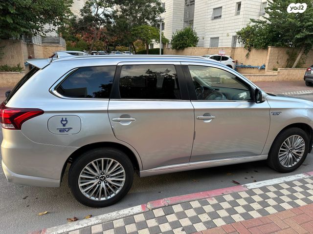 מיצובישי אאוטלנדר