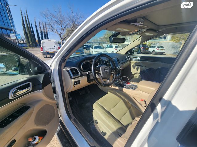 מודעת רכב ג'יפ גרנד צ'ירוקי