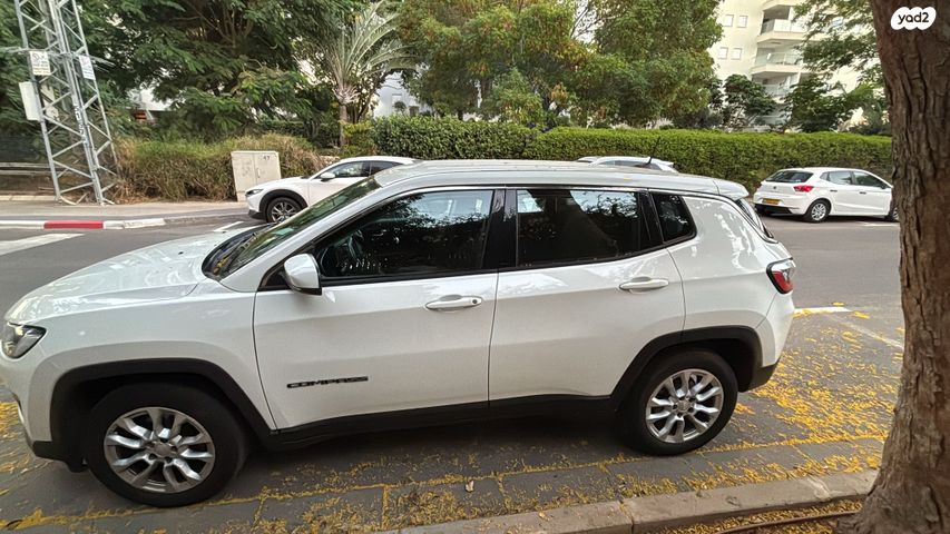 מודעת רכב ג'יפ קומפאס