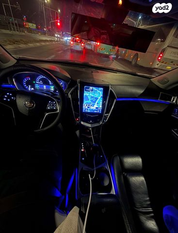 מודעת רכב קאדילק SRX