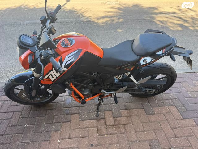 KTM Naked Duke 200