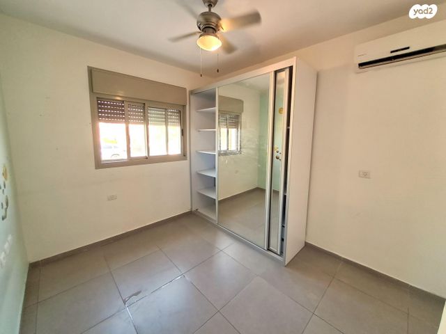 דו משפחתי, שקמה 30, לשם, עלי זהב