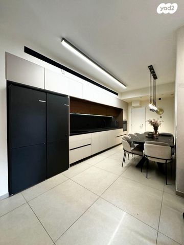 דירת גן, קריניצי 102, שכונת בן גוריון, מרכז העיר ג', רמת גן