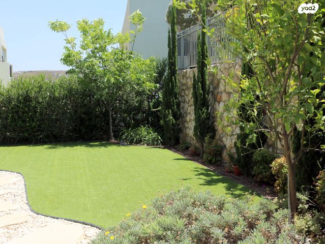 דו משפחתי, שקמה 30, לשם, עלי זהב