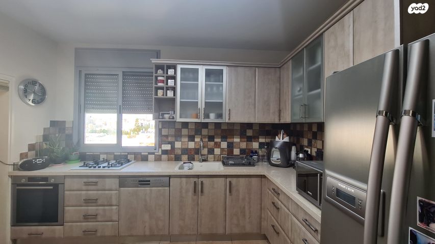 גג/ פנטהאוז, אריה בן אליעזר 40, נווה יהושע, ערמונים, רמת גן