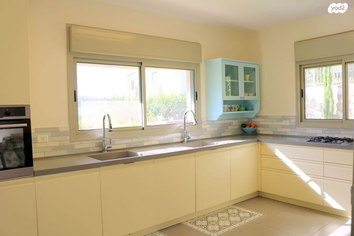 דו משפחתי, שקמה 30, לשם, עלי זהב