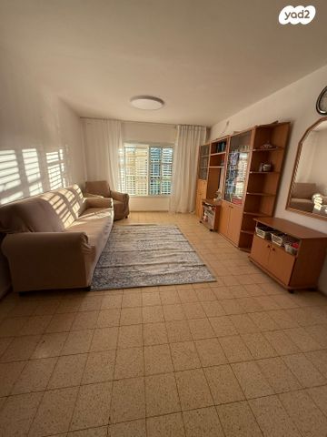 שדרות יעלים 25