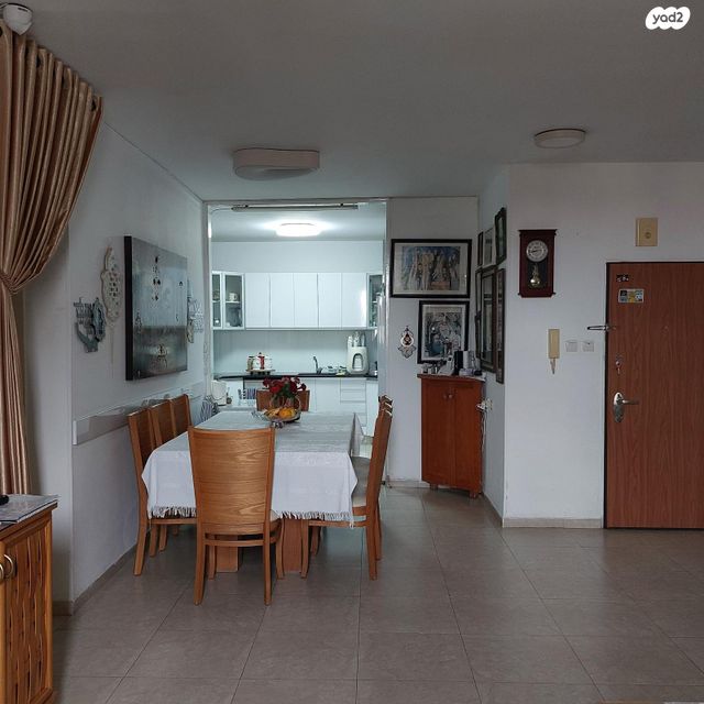 דירה, רוטשילד 4, רמב"ם, ראשון לציון