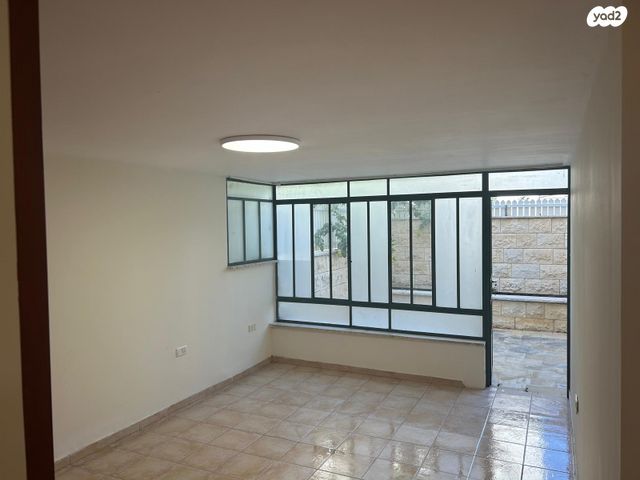 מתתיהו שוהם 18