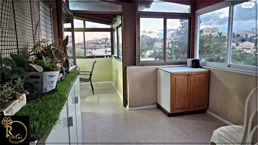 דירה, דרך מדבר יהודה, כלי שיר, מעלה אדומים