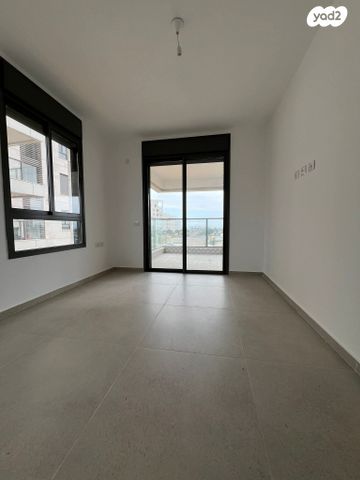 דירה, אלמוג, אכזיב, נהריה