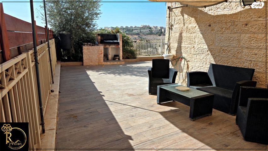 דירת גן, הרכס, נופי סלע, מעלה אדומים