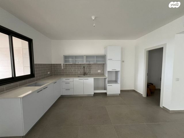 דירה, אלמוג, אכזיב, נהריה