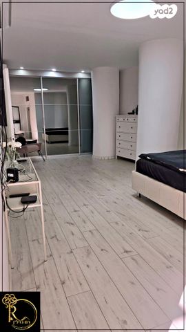 דירת גן, הרכס, נופי סלע, מעלה אדומים