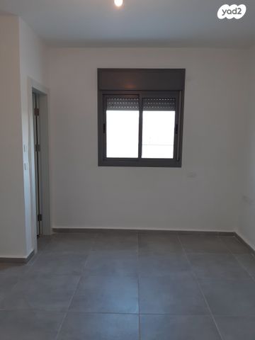 גג/ פנטהאוז, אבני חן, חריש