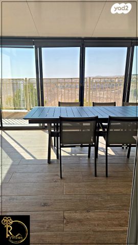 דירת גן, הרכס, נופי סלע, מעלה אדומים