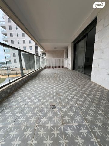 דירה, אלמוג, אכזיב, נהריה