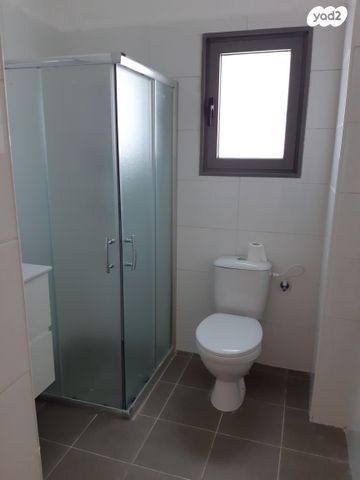 גג/ פנטהאוז, אבני חן, חריש