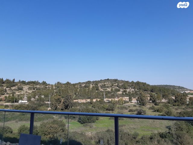 דירת גן, אבני חן, חריש