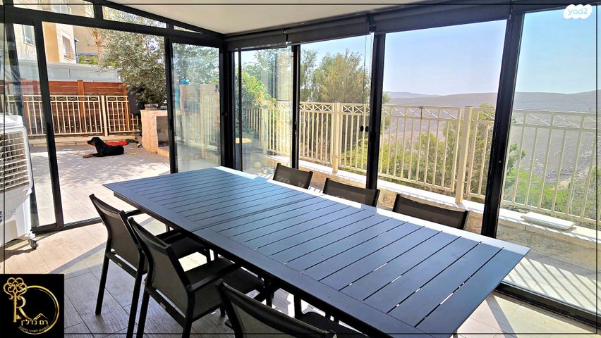 דירת גן, הרכס, נופי סלע, מעלה אדומים