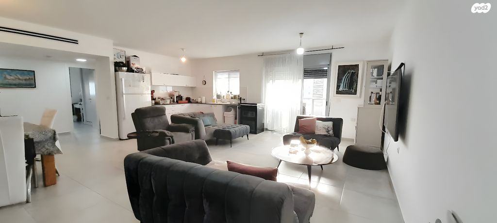 לאה גולדברג 