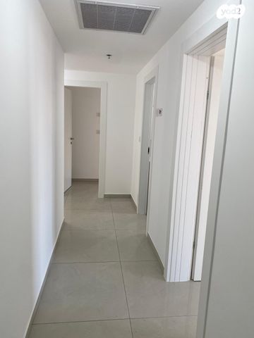 דירה, אמנון ליפקין שחק, נוף הטיילת, נתניה