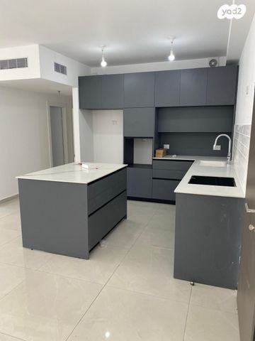 דירה, אמנון ליפקין שחק, נוף הטיילת, נתניה