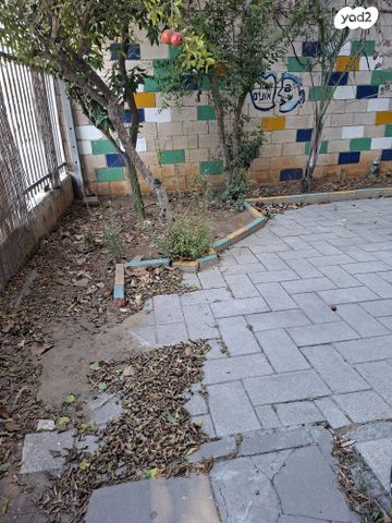 בניין משרדים, חדרה