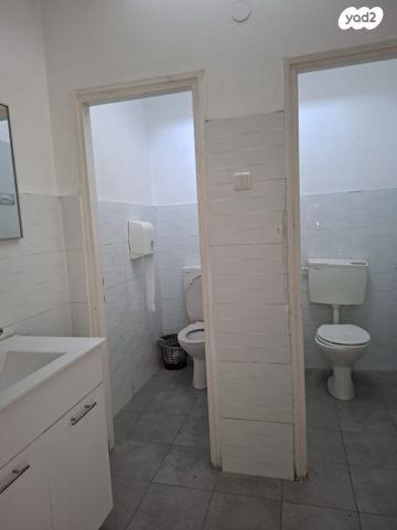 בניין משרדים, חדרה