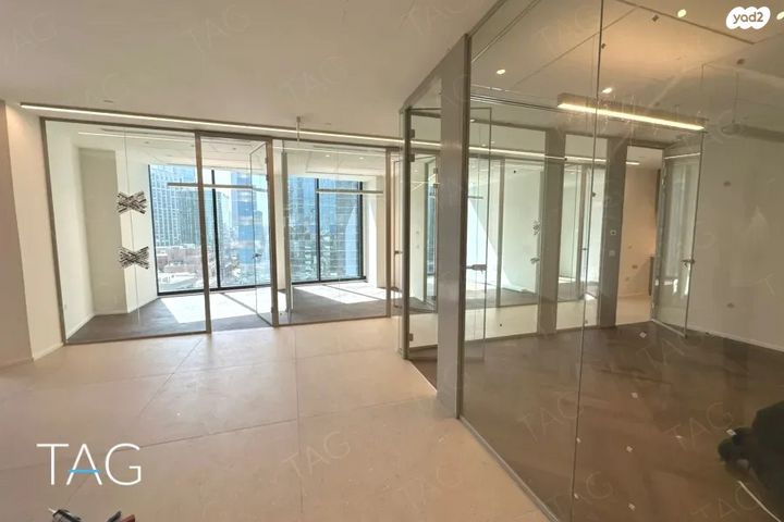 דרך מנחם בגין 13