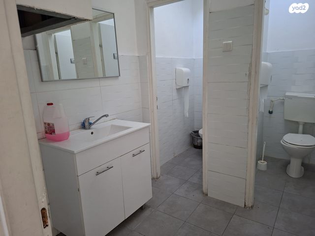 בניין משרדים, חדרה