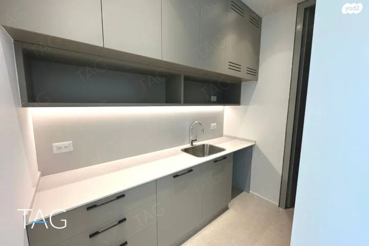 משרדים, דרך מנחם בגין 13, רמת גן