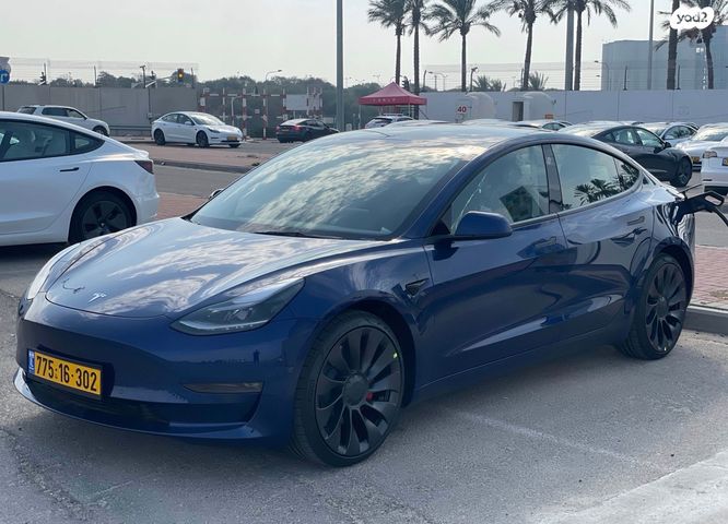 מודעת רכב טסלה מודל 3