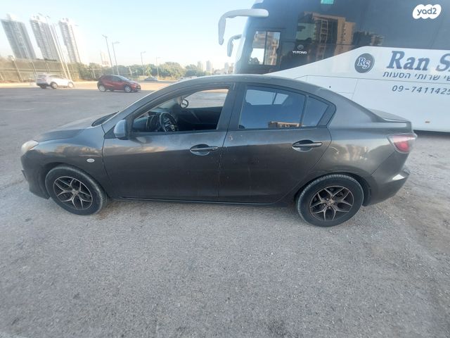 מודעת רכב מאזדה 3