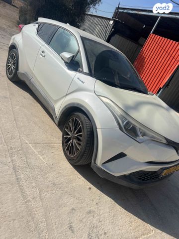 מודעת רכב טויוטה C-HR