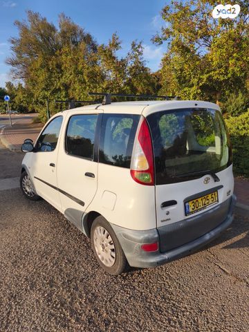 טויוטה יאריס