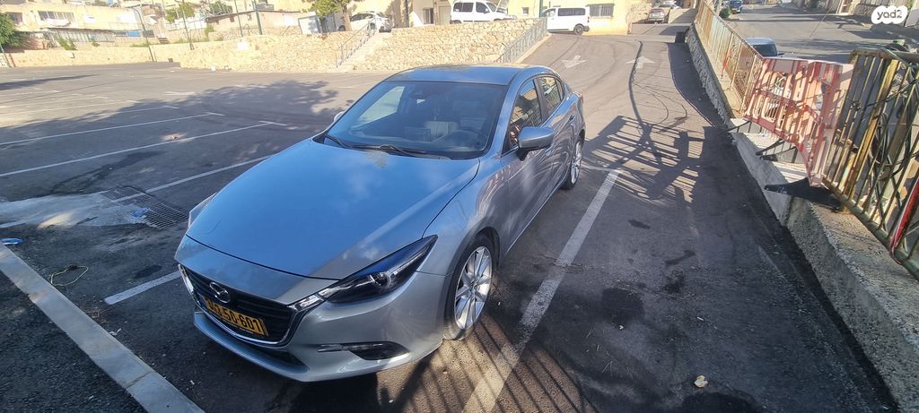 מאזדה 3