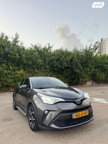 מודעת רכב טויוטה C-HR