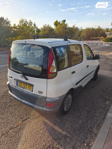 טויוטה יאריס