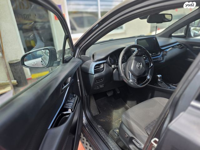 טויוטה C-HR