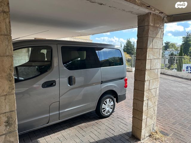 ניסאן NV200