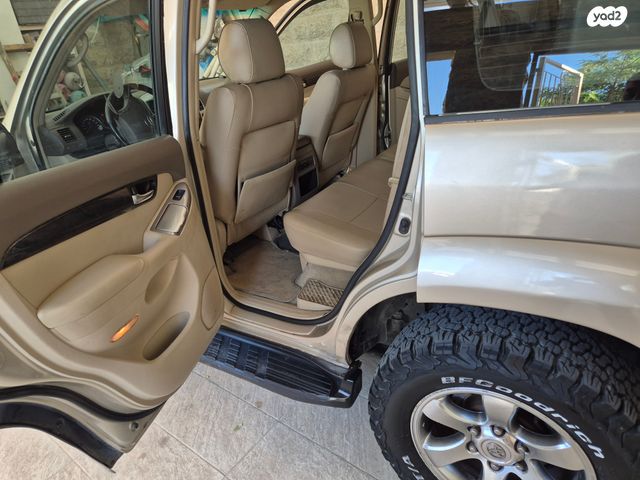 טויוטה לנד קרוזר