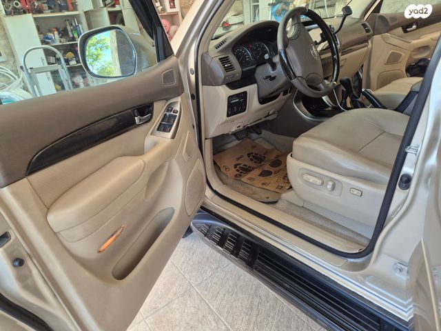 טויוטה לנד קרוזר