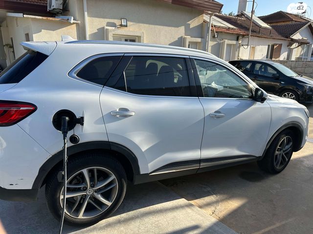 מודעת רכב אם ג'י EHS PHEV