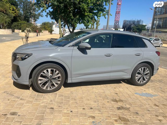מודעת רכב אאודי Q4 e-tron
