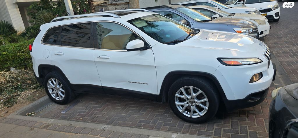 מודעת רכב ג'יפ צ'ירוקי