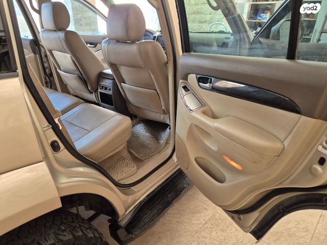 טויוטה לנד קרוזר