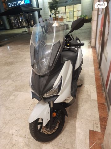 מודעת רכב סאן יאנג ג'וי-מקס Z-300